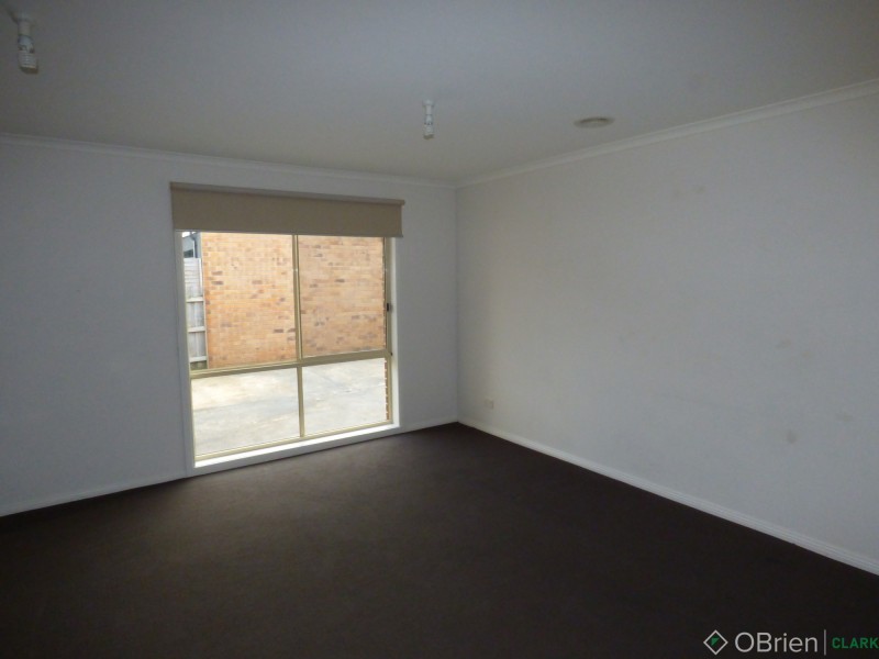 18 Clifford Drive, Drouin VIC 3818