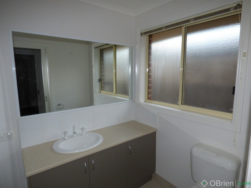 18 Clifford Drive, Drouin VIC 3818