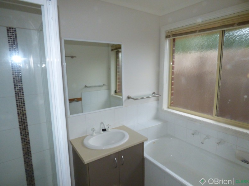 18 Clifford Drive, Drouin VIC 3818