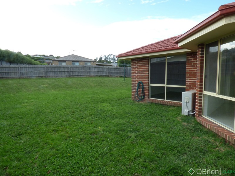 18 Clifford Drive, Drouin VIC 3818