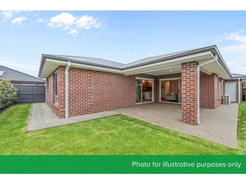 16 Southern Close, Drouin VIC 3818