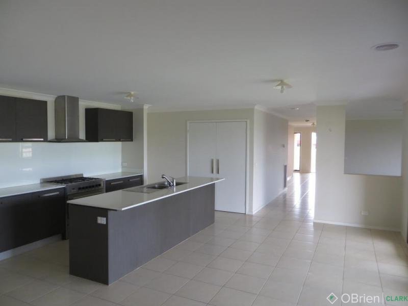16 Bladen Street, Warragul VIC 3820