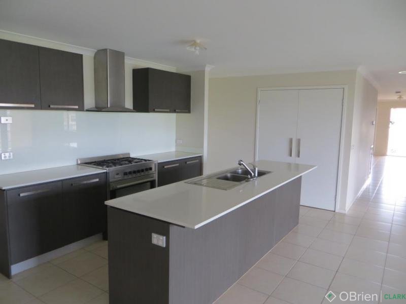 16 Bladen Street, Warragul VIC 3820