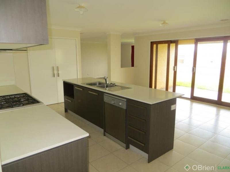 16 Bladen Street, Warragul VIC 3820