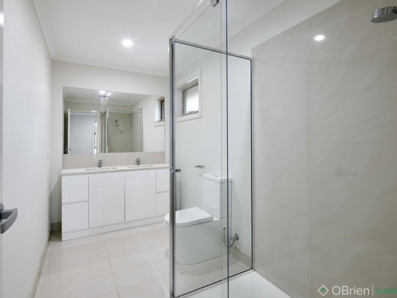 1/18-20 Main South Road, Drouin VIC 3818