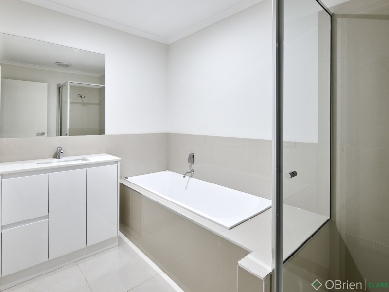 1/18-20 Main South Road, Drouin VIC 3818