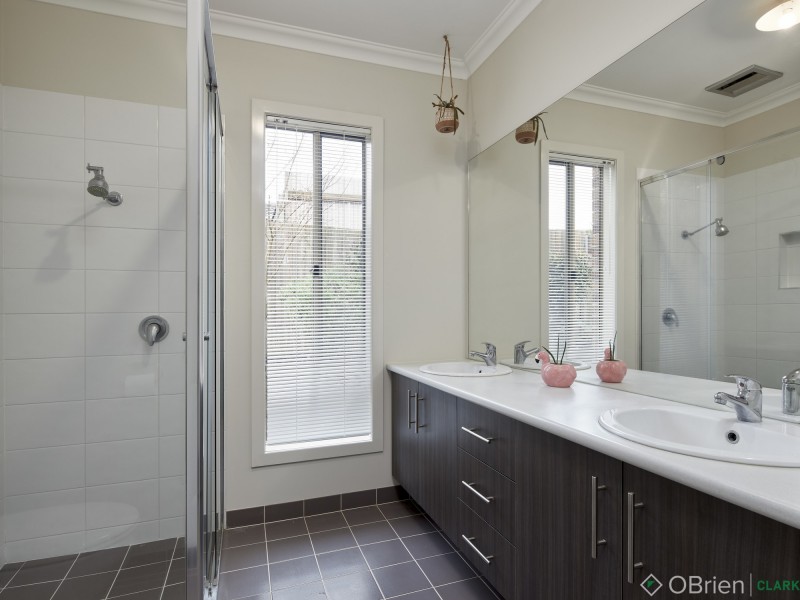 28 Davey Drive, Drouin VIC 3818