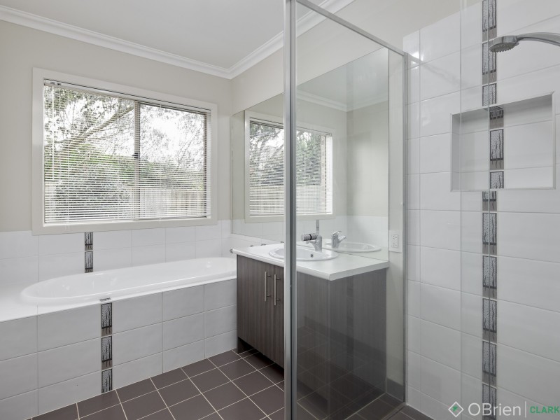 28 Davey Drive, Drouin VIC 3818