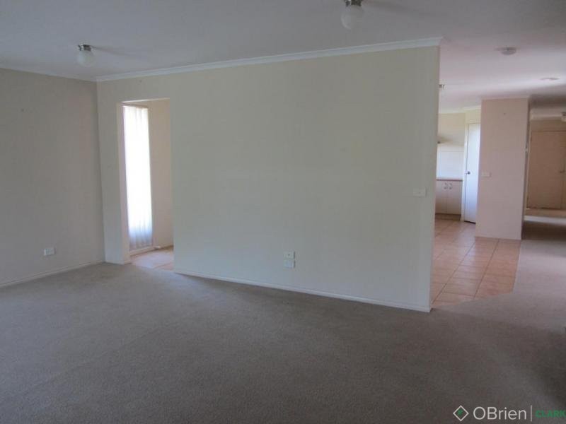 4 Summerhill Boulevard, Drouin VIC 3818