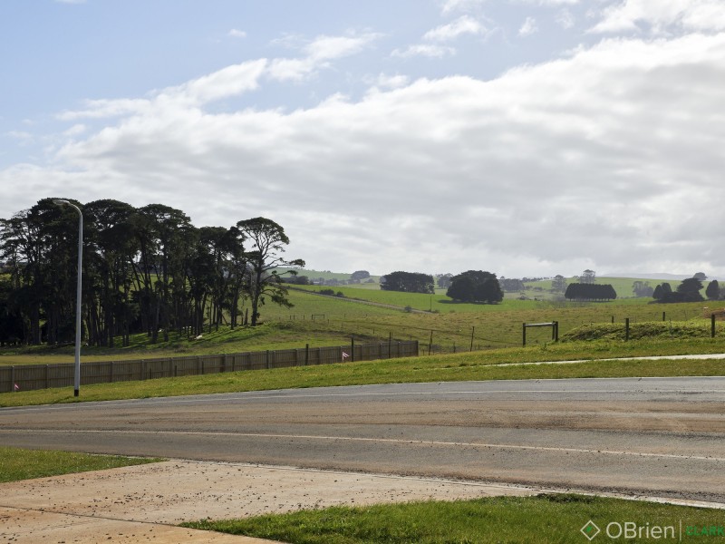 38 Silver Wattle Drive, Warragul VIC 3820