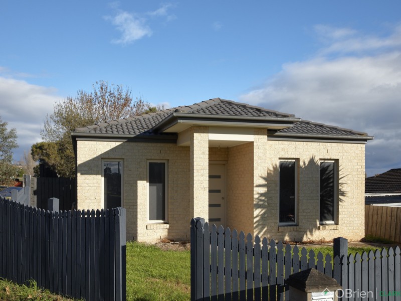 70 Lampard Road, Drouin VIC 3818