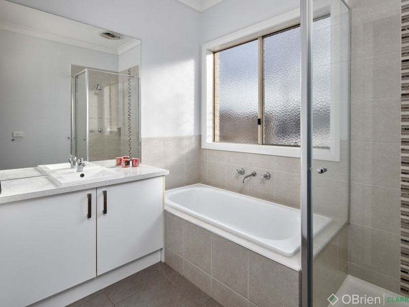 70 Lampard Road, Drouin VIC 3818