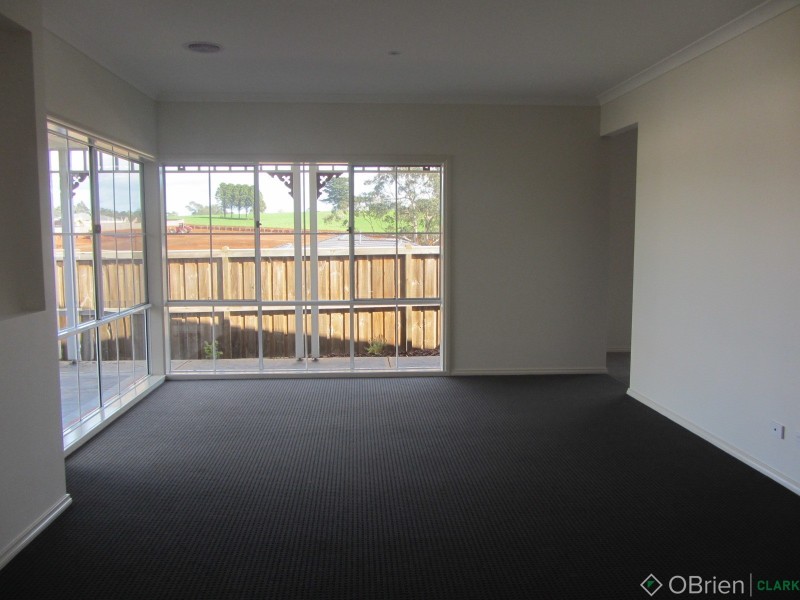 5 Tenterfield Avenue, Warragul VIC 3820