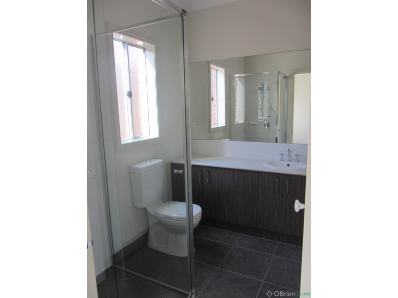 5 Tenterfield Avenue, Warragul VIC 3820