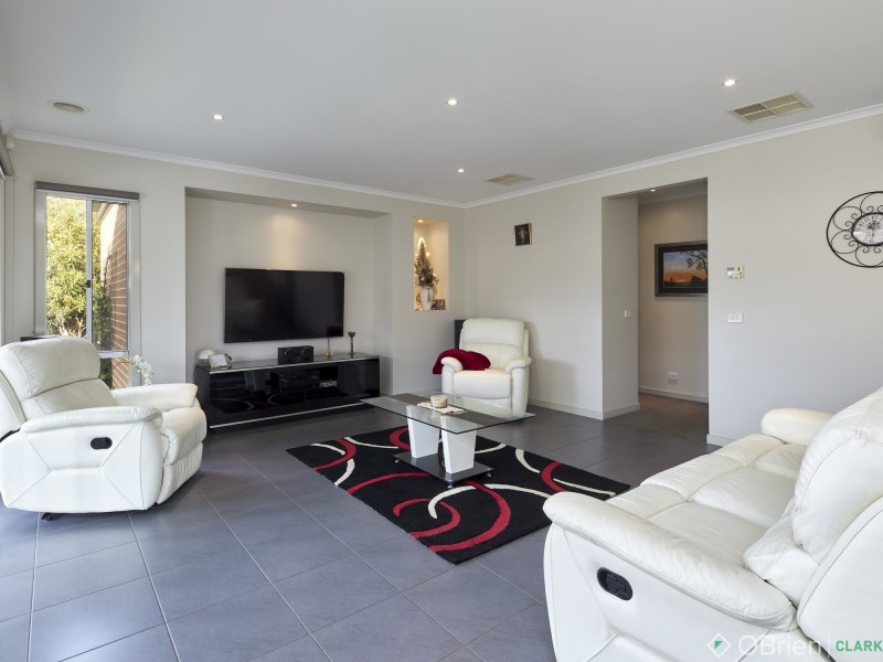 10 Shakespeare Court, Drouin VIC 3818