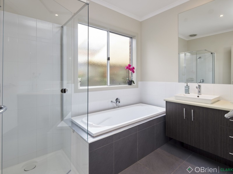 10 Shakespeare Court, Drouin VIC 3818