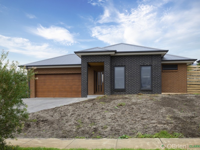 32 Empire Avenue, Drouin VIC 3818