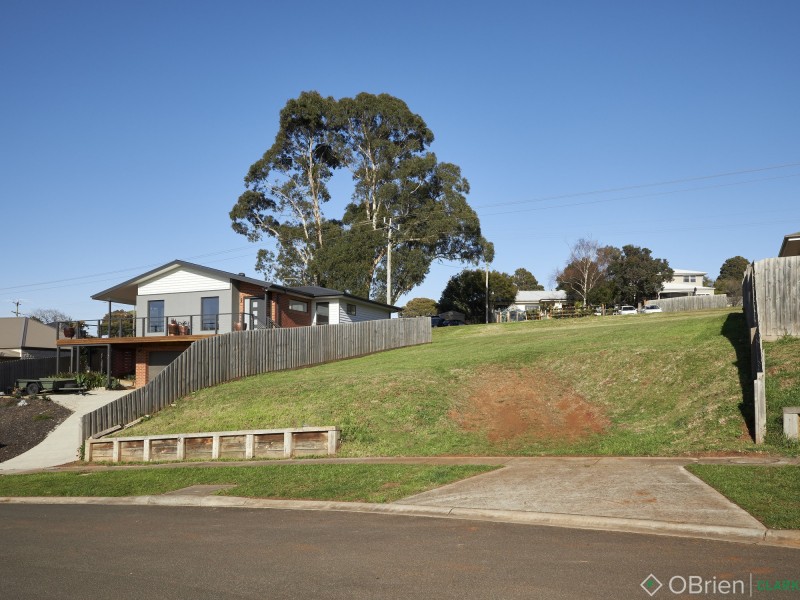 12 Aaron Court, Drouin VIC 3818