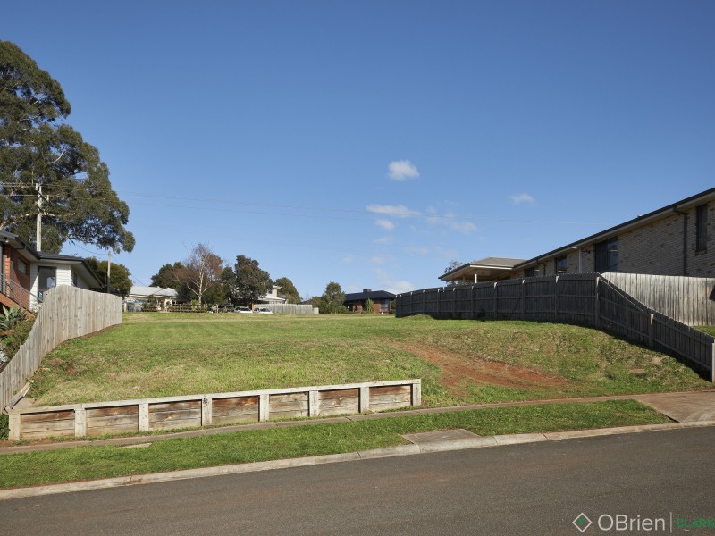 12 Aaron Court, Drouin VIC 3818