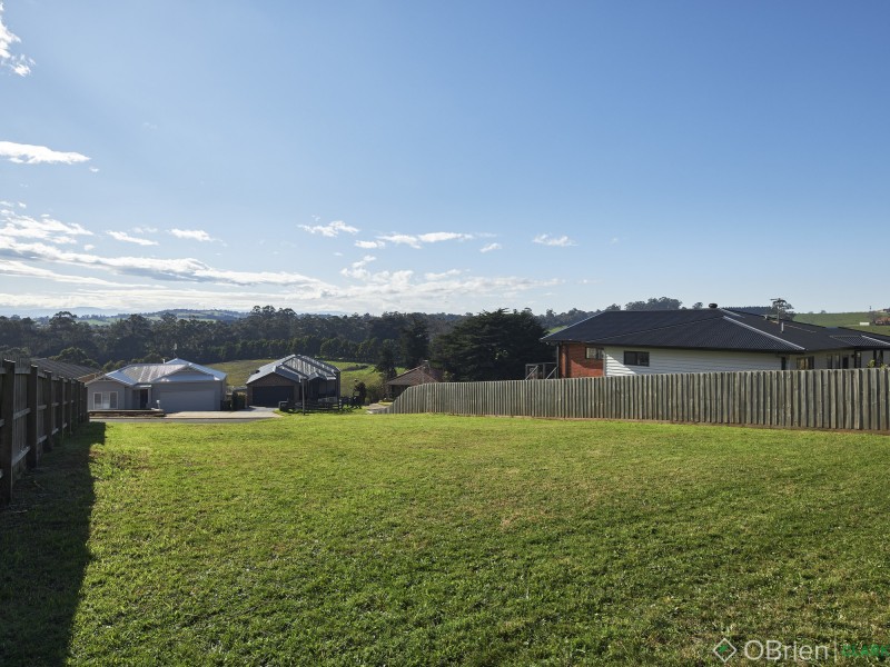 12 Aaron Court, Drouin VIC 3818