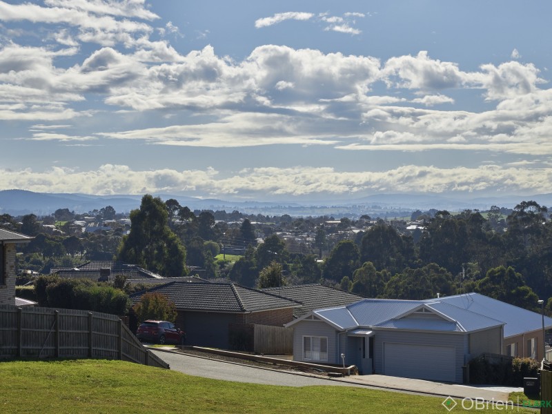 12 Aaron Court, Drouin VIC 3818