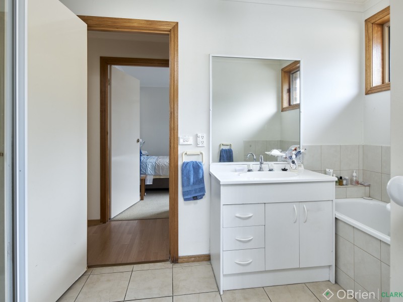 9/3 Gumleaf Place, Drouin VIC 3818