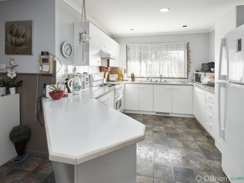 4 Phillips Court, Drouin VIC 3818