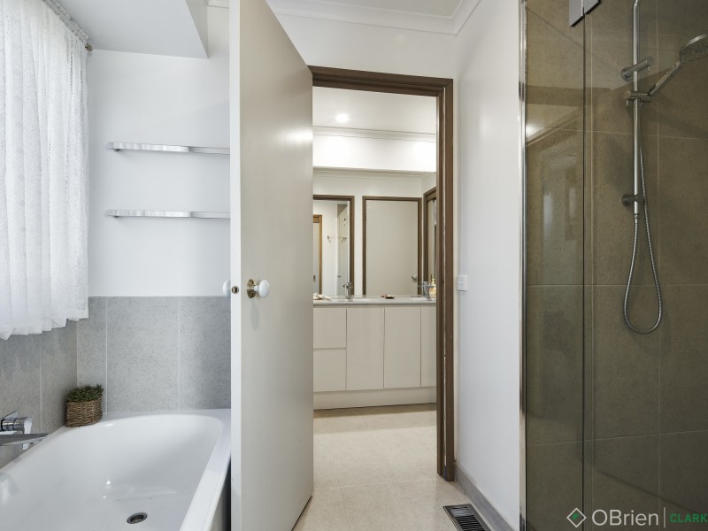 4 Phillips Court, Drouin VIC 3818