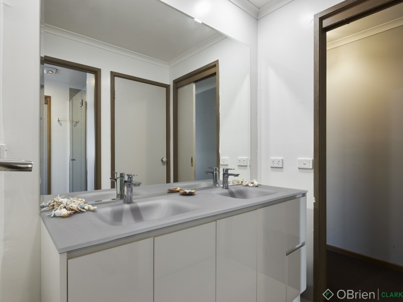 4 Phillips Court, Drouin VIC 3818