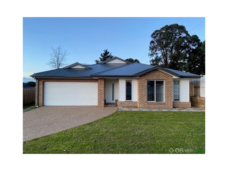 16 Southern Close, Drouin VIC 3818