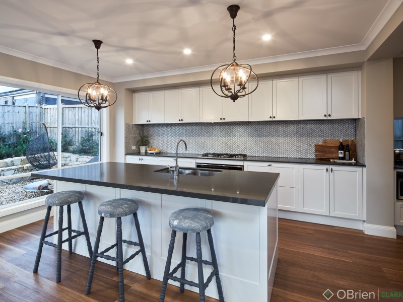 13 Waterview Close, Drouin VIC 3818