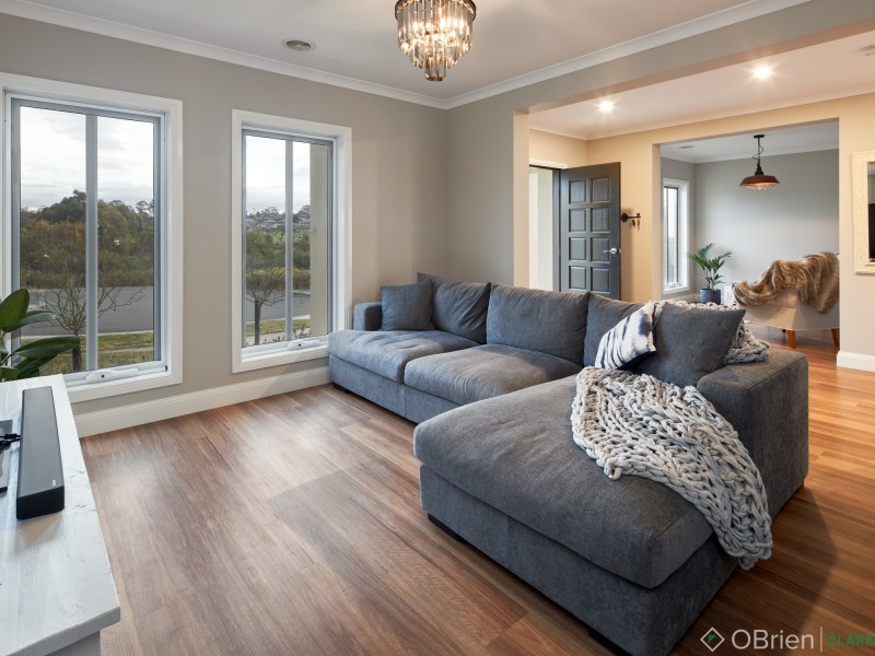 13 Waterview Close, Drouin VIC 3818