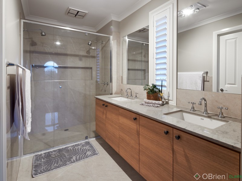 13 Waterview Close, Drouin VIC 3818