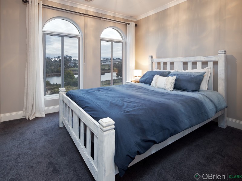 13 Waterview Close, Drouin VIC 3818