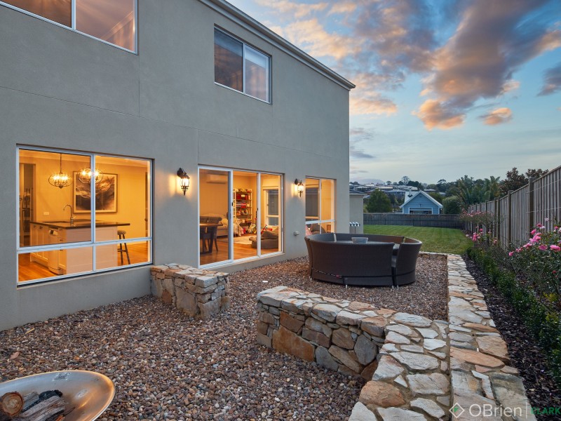 13 Waterview Close, Drouin VIC 3818