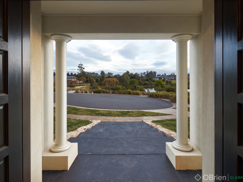 13 Waterview Close, Drouin VIC 3818