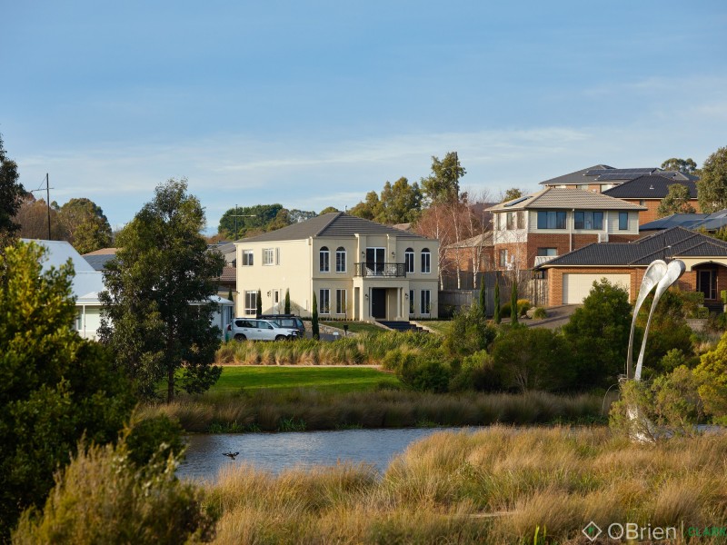 13 Waterview Close, Drouin VIC 3818