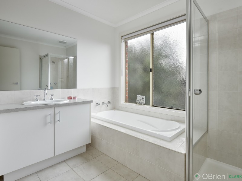 5 Eucalypt Court, Drouin VIC 3818