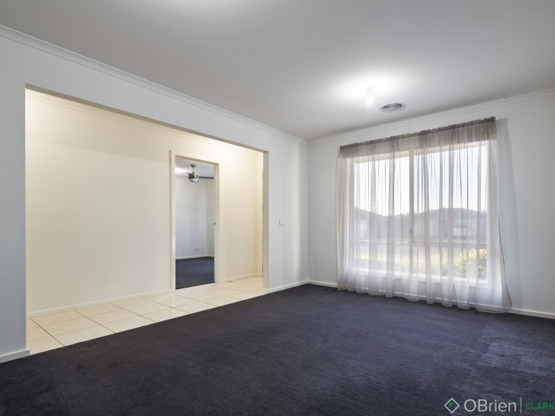 30 Shakespeare Court, Drouin VIC 3818