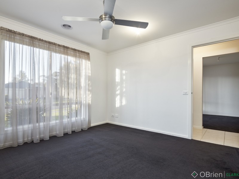 30 Shakespeare Court, Drouin VIC 3818