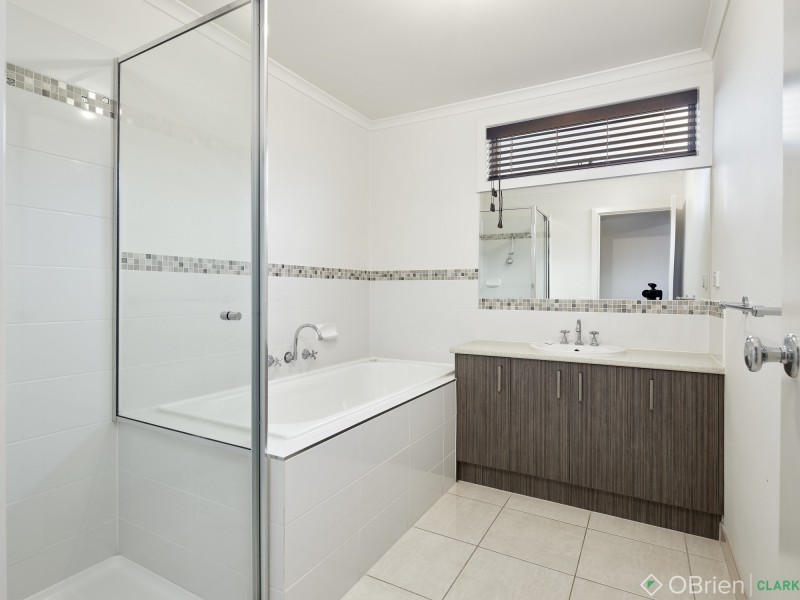 30 Shakespeare Court, Drouin VIC 3818
