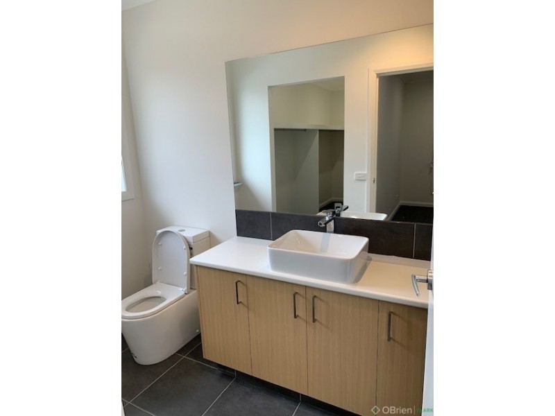 1/14 Hopetoun Road, Drouin VIC 3818