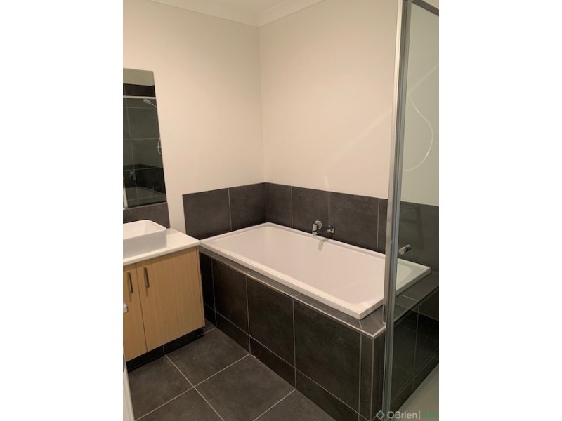 1/14 Hopetoun Road, Drouin VIC 3818