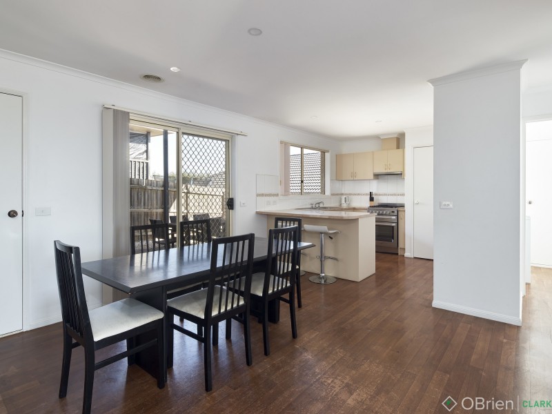 2 Shae Crescent, Drouin VIC 3818