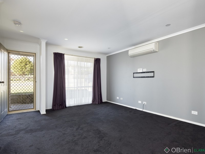 2 Shae Crescent, Drouin VIC 3818