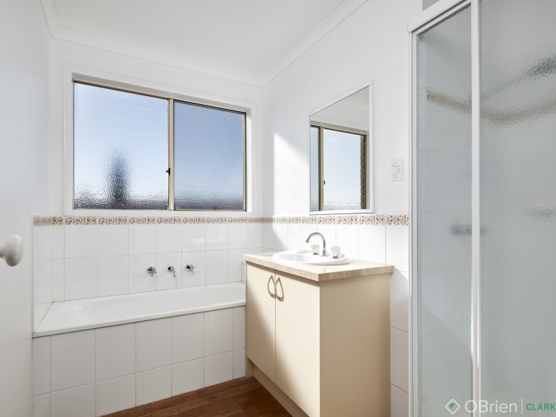 2 Shae Crescent, Drouin VIC 3818