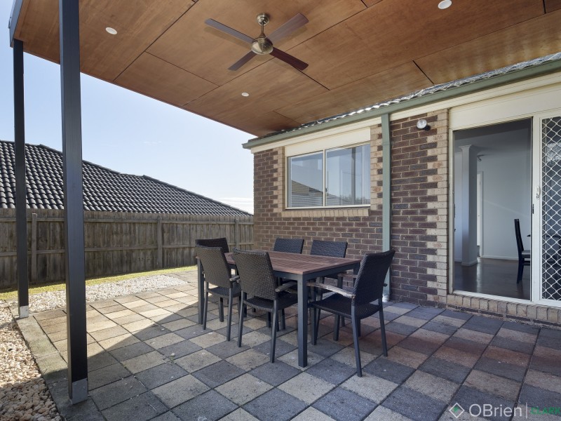 2 Shae Crescent, Drouin VIC 3818