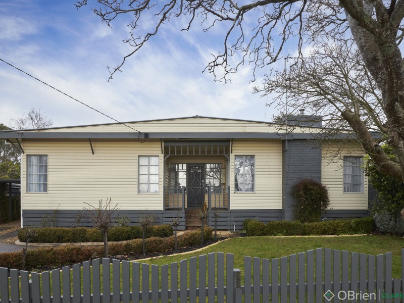 6 Lardner Road, Drouin VIC 3818