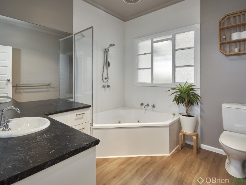 6 Lardner Road, Drouin VIC 3818