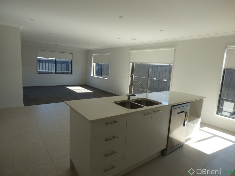 2 Sunnybrook Avenue, Warragul VIC 3820